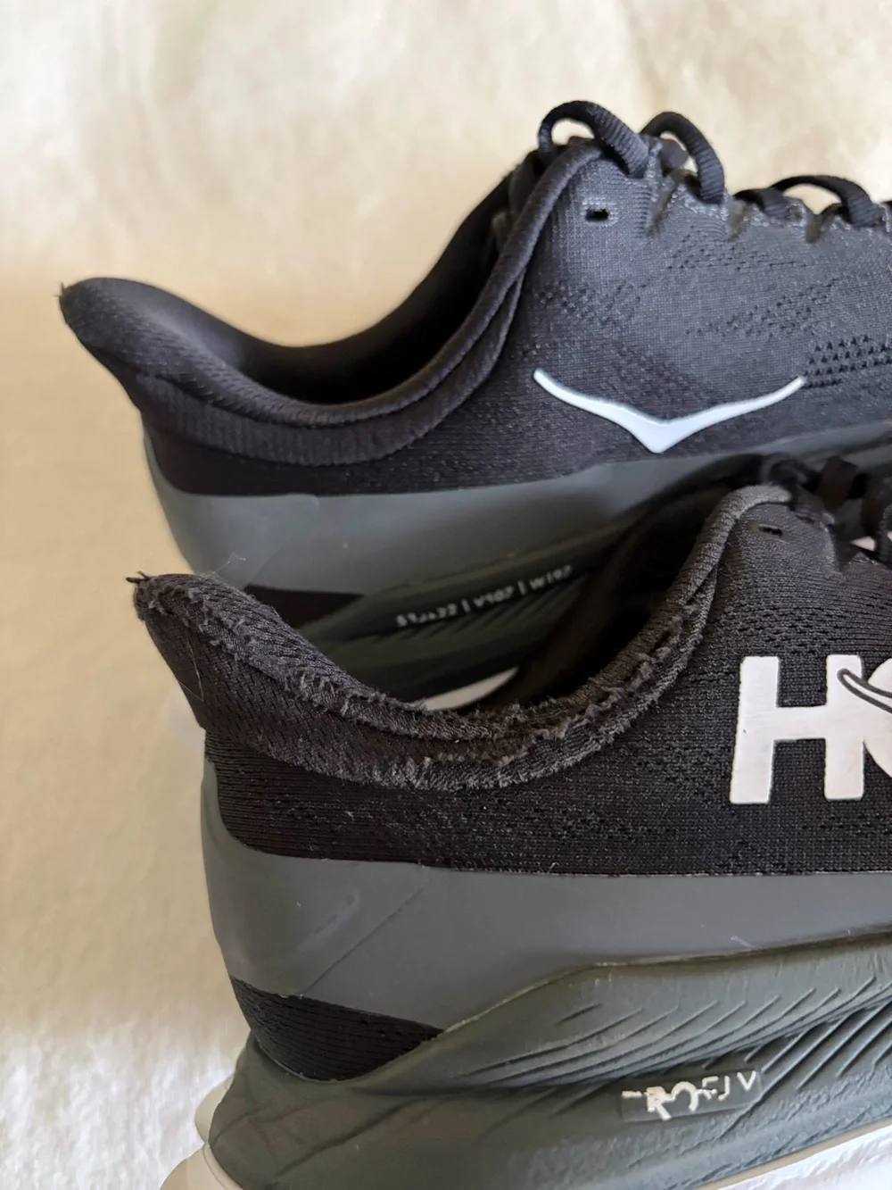 Hoka Mach 4 Black and White Running Sneakers Sz 9.5‎